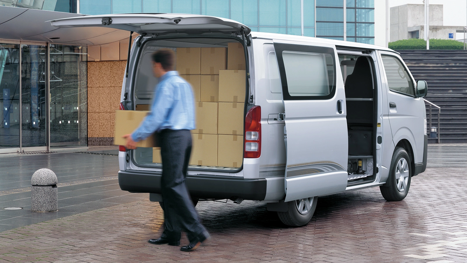 TOYOTA NBT BRUNEI HIACE GRID GALLERY IMAGE 1